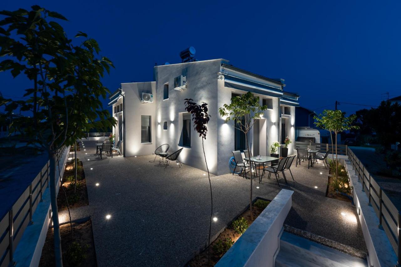Karras' Residence Paralia Dionysiou Exterior photo